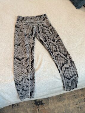 Snake Print Leggings in Neutral Gray and Black